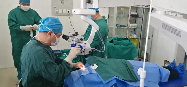 借用专家优势,助力健康扶贫——易游体育集团上海和平眼科医院临夏支医新进程纪实!2.jpg 借用专家优势,助力健康扶贫——易游体育集团上海和平眼科医院临夏支医新进程纪实!2.jpg