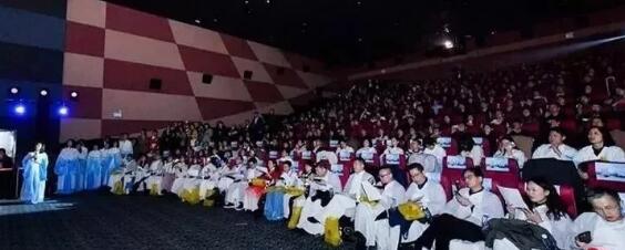 易游体育蔡磊琳业务副院长与同行一道出席第九届“关爱近视 微笑论坛”EVO ICL电影学院专场1.jpg 易游体育蔡磊琳业务副院长与同行一道出席第九届“关爱近视 微笑论坛”EVO ICL电影学院专场1.jpg