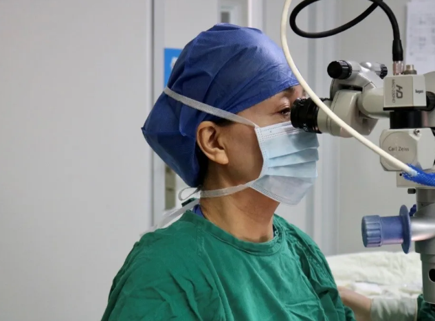 建眼科分会白内障学组组长的李青教授已正式加盟易游体育集团福州眼科医院.png 建眼科分会白内障学组组长的李青教授已正式加盟易游体育集团福州眼科医院.png