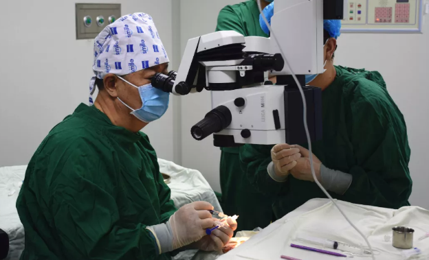 十年追随院长 多次手术——记兰州易游体育一面锦旗背后的故事4.png