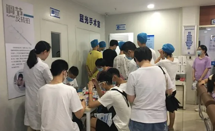 进入高峰期 成都易游体育提醒近视手术朋友提前预约2.png 进入高峰期 成都易游体育提醒近视手术朋友提前预约2.png