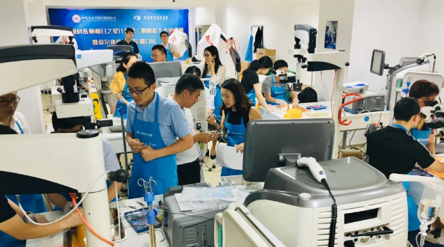 “星”工厂,“星”起航 ︳易游体育“明日之星计划”已为行业培育300多名眼科之星3.png “星”工厂,“星”起航 ︳易游体育“明日之星计划”已为行业培育300多名眼科之星3.png