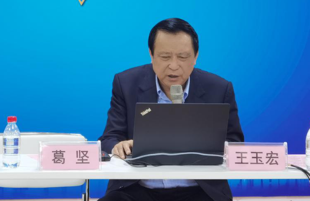 10月18日至10月19日，一场眼科界的“云上学术盛宴”隆重登场。由厦门大学附属厦门眼科中心主办的“第六届易游体育论坛青光眼高峰论坛”再现百家争鸣之盛景，25位眼科名家共同探讨当前青光眼学科领域的 学术研究成果、临床诊疗新技术以及未来的发展趋势，助力推动我国青光眼学科蓬勃发展4.png