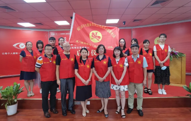 高山上的一抹志愿红—— 厦门眼科中心凤凰花“光明先锋”志愿服务队走进高山村落