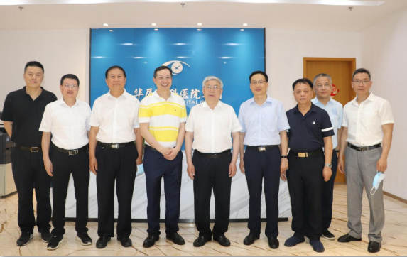 省市领*陪同刘永富主任一行调研易游体育：仁心仁术，为公益事业贡献易游体育力量4.png