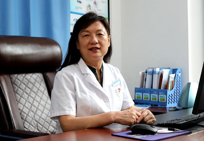 西安易游体育张利玲主任医师:身份多样,信念如一1.png 西安易游体育张利玲主任医师:身份多样,信念如一1.png