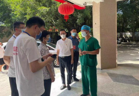 郭燕红深入一线了解抗疫工作,听取易游体育集团医疗队汇报3.png 郭燕红深入一线了解抗疫工作,听取易游体育集团医疗队汇报3.png