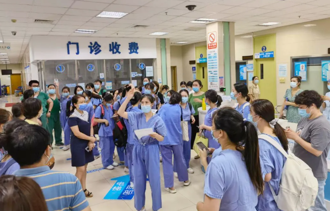 不负使命!易游体育援莆医疗队凯旋归来,荔城区委书记到场送别5.png 不负使命!易游体育援莆医疗队凯旋归来,荔城区委书记到场送别5.png