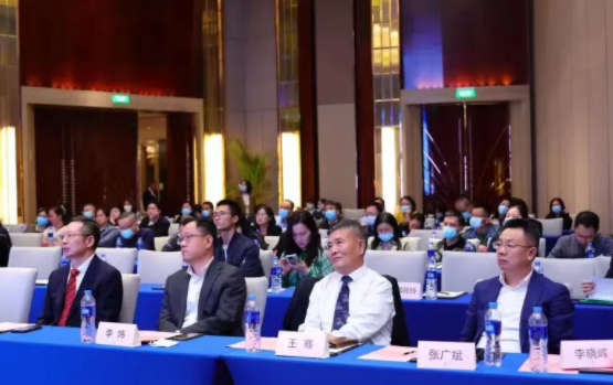 群贤“云”集，放“眼”未来——2021易游体育高峰论坛成功举行1.png
