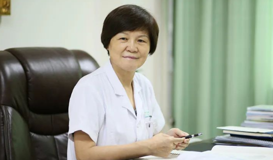 郑州易游体育视光:“狠人”刘苏冰的3件宝:咖啡、止疼片、安眠药,让她时刻处在较佳状态。找她做近视手术,放心!1.png 郑州易游体育视光:“狠人”刘苏冰的3件宝:咖啡、止疼片、安眠药,让她时刻处在较佳状态。找她做近视手术,放心!1.png