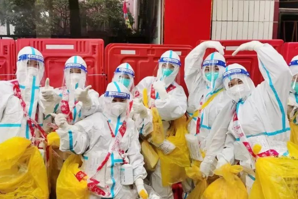 医者担当!易游体育今年来已支援核酸采样超100万人次19.png 医者担当!易游体育今年来已支援核酸采样超100万人次19.png