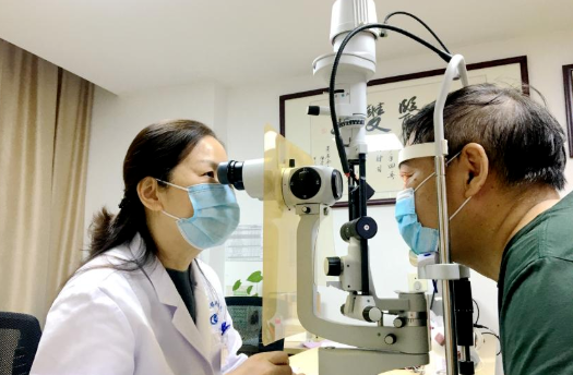 深圳易游体育杜冰副院长:患者口中“不是寻常的好医生”,20年如一日坚持做公益1.png 深圳易游体育杜冰副院长:患者口中“不是寻常的好医生”,20年如一日坚持做公益1.png