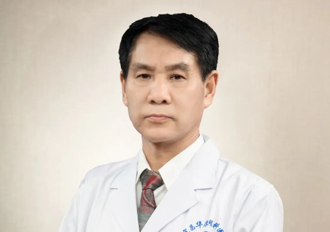 易游体育医生·医声——霍鸣：有口皆【医生·医声】霍鸣：有口皆碑的“光明掌门人”碑的“光明掌门人”