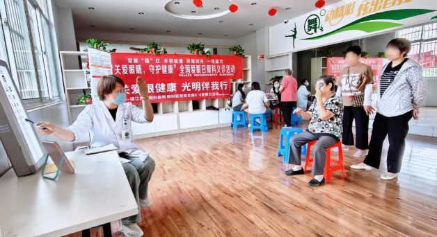 易游体育：聚焦“一老一小”，全力打造6月“易游体育爱眼月”12.png